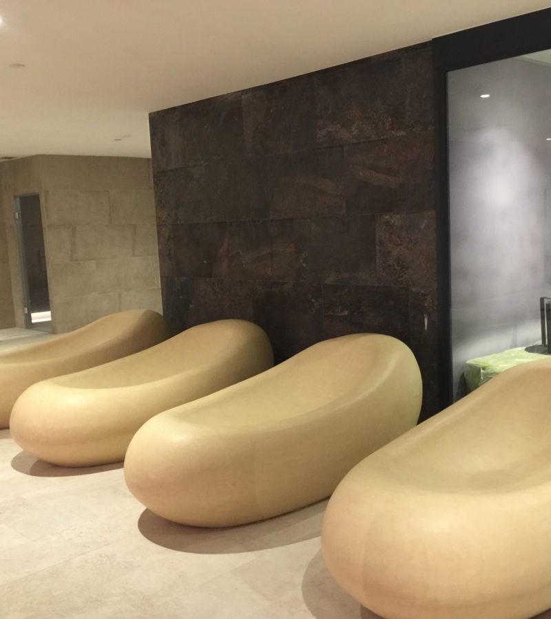 Freixanet Wellness crea COCOON, la lounger per a spas amb disseny futurista.